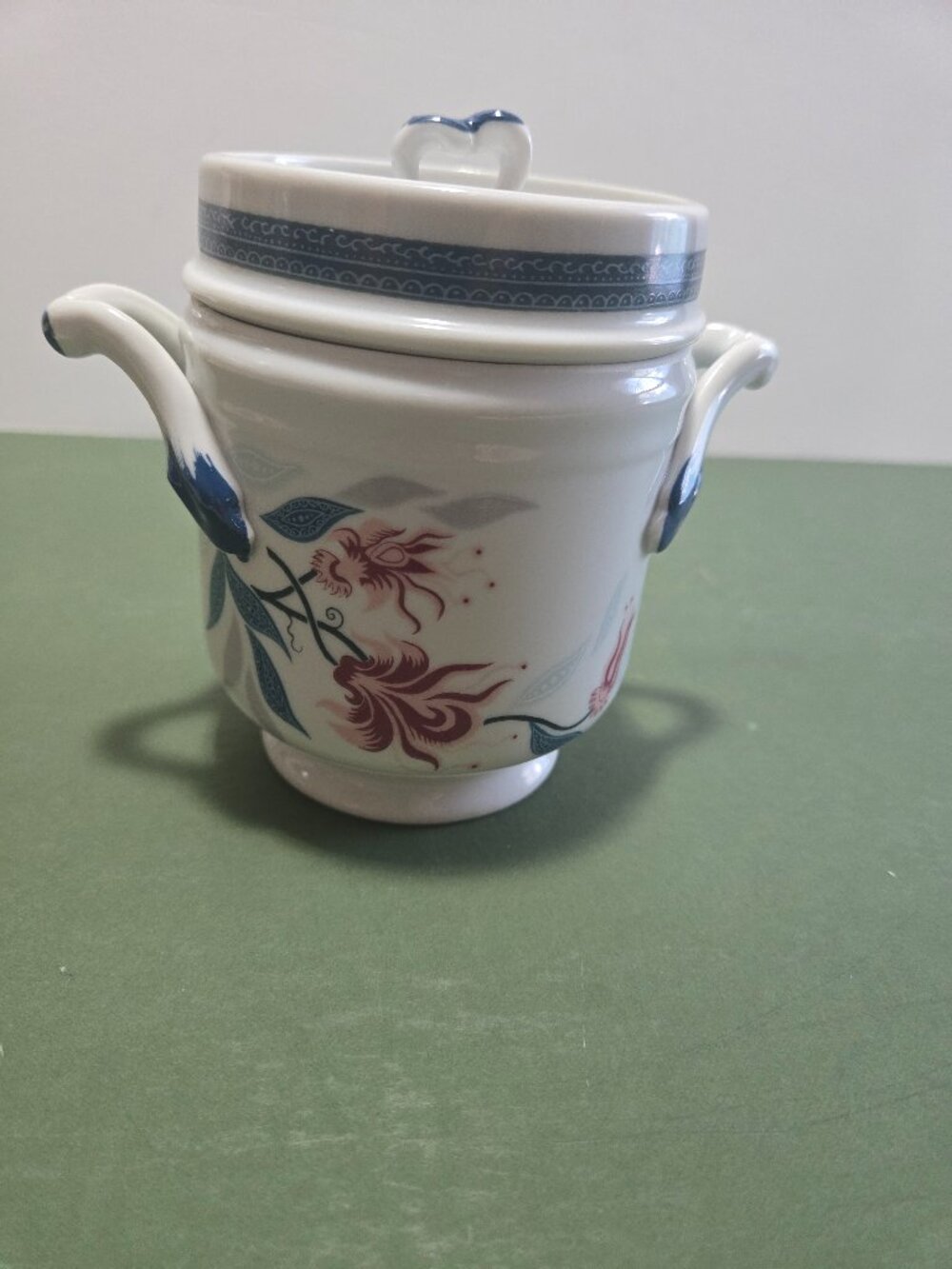 Elizabeth Arden Ceramic Container with Lid